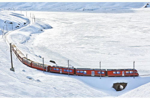 LES TRAINS SUISSES dans les magiques décors de l'hiver