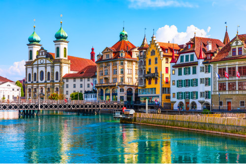 Splendeur des lacs suisses, Neuchâtel, Interlaken, Lucerne