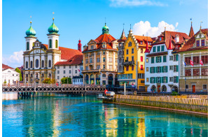 Splendeur des lacs suisses, Neuchâtel, Interlaken, Lucerne