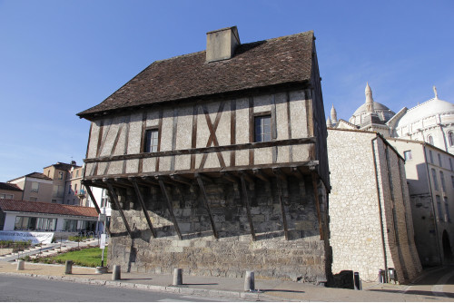 Perigueux : ici bat le...
