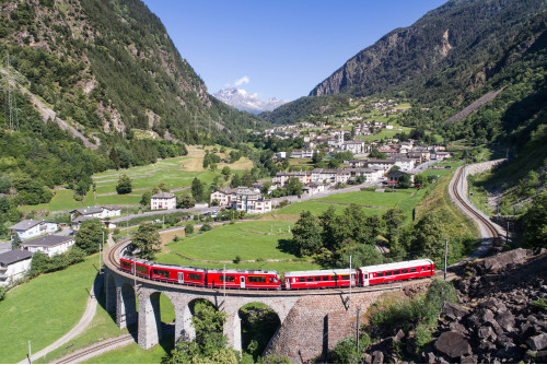 Les Trains de Légende Entre La Suisse et l'Italie du Nord.