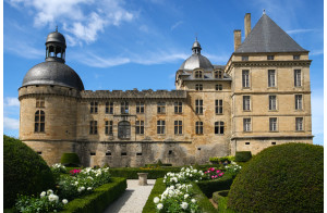 Château Hautefort et Musée du Chocolat "Bovetti"
